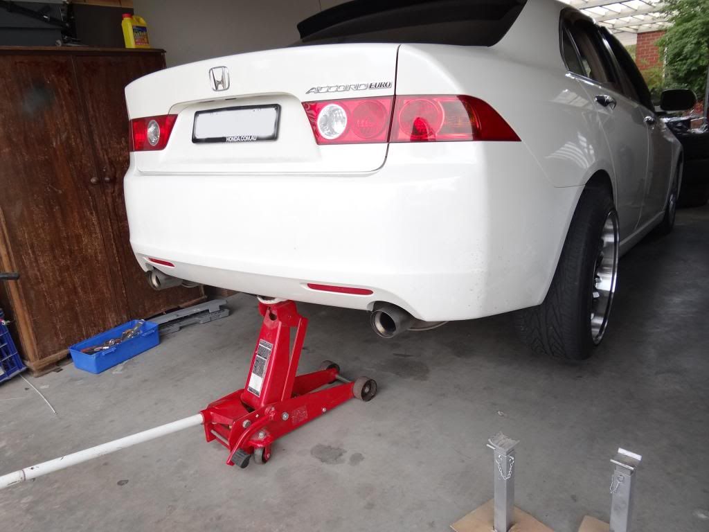 DIY Service Accord Euro CL9 [Part 1] oil filter and oil change